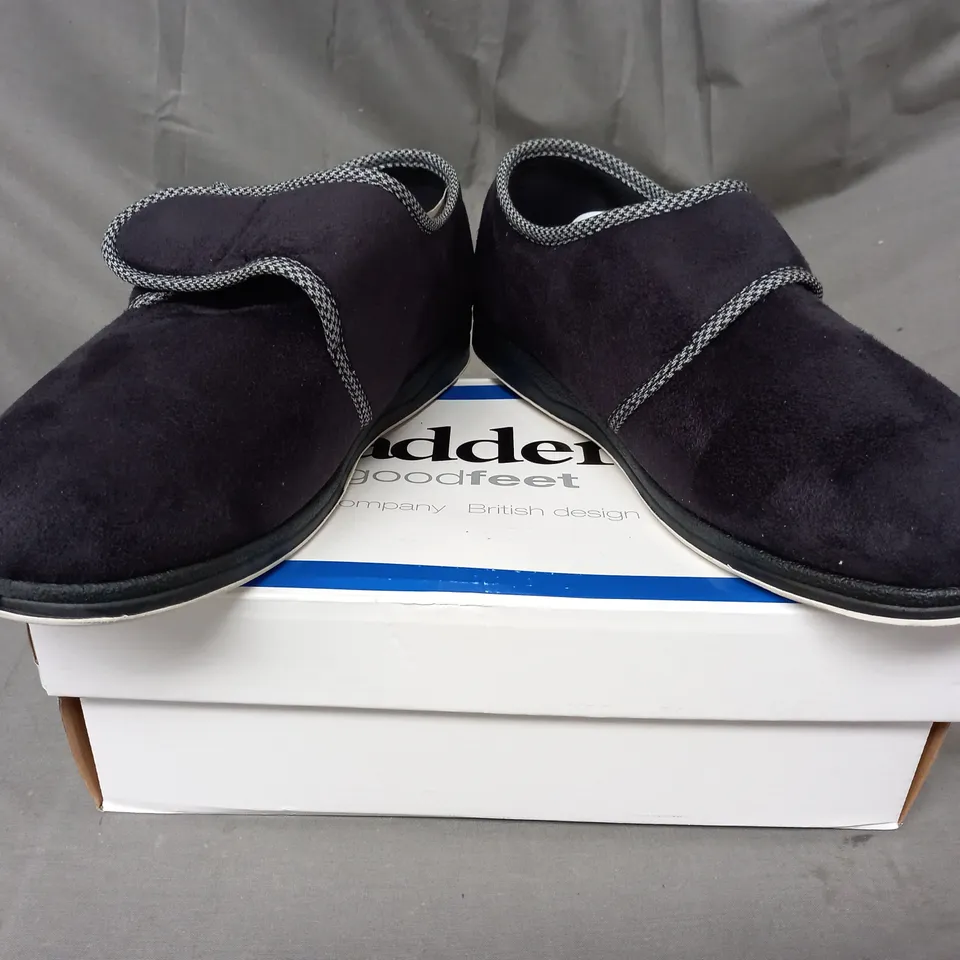 BOXED PAIR OF PADDERS HARRY SLIPPERS IN BLACK SIZE 9