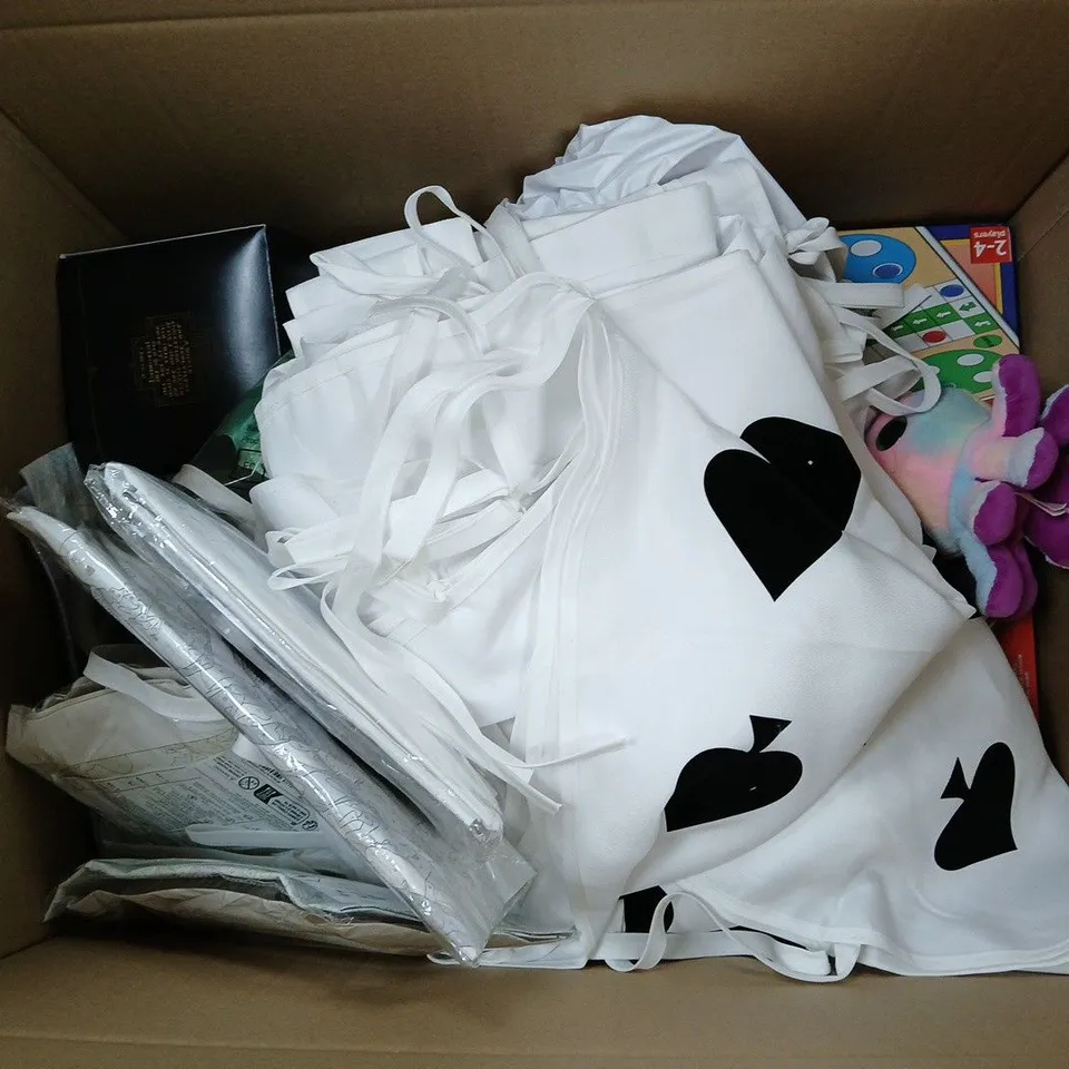 LARGE QUANTITY OF ASSORTED TOYS AND GAMES TO INCLUDE - STITCH PLUSH, FUN WITH GEARS, AND MAX ROCKS FLASH CARDS ETC. 