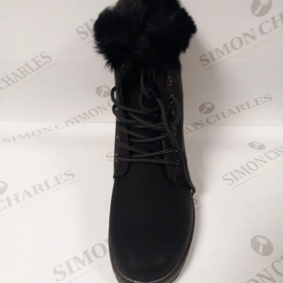 BOXED TIMBERLAND BOOTS SIZE 38