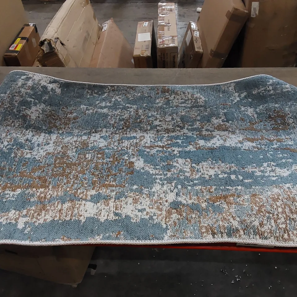 NK02 DISTORTION BEIGE BLUE RUG // SIZE: 75 X 150cm
