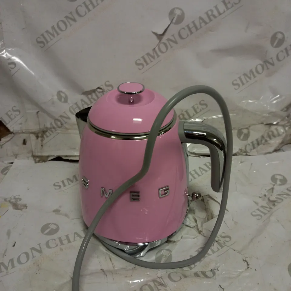 SMEG KLF11 KETTLE - PINK RRP £149.99
