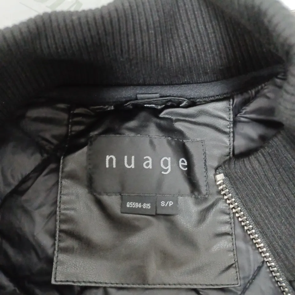 NUAGE LONG PADDED COAT. ZIP AND POPPER FASTENING. 2 FRONT POCKETS. BLACK SIZE SMALL
