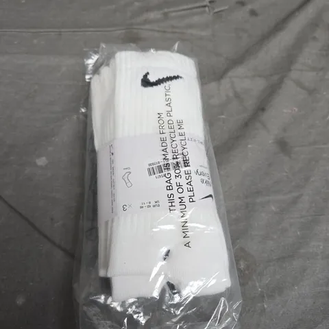 NIKE EVERYDAY CREW SOCKS - X3 - SIZE 8/11
