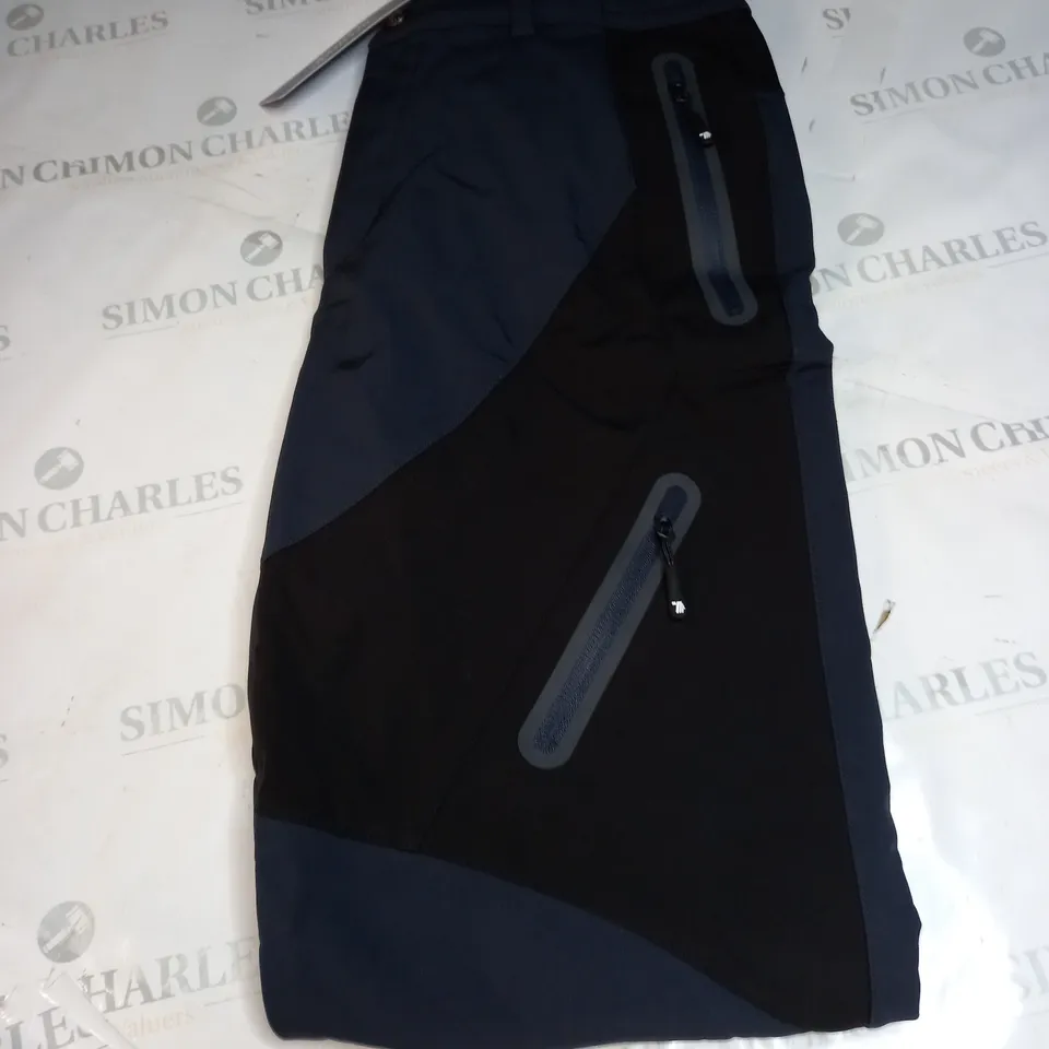 OUTDOOR SPORTS CARGO PANTS SIZE W32