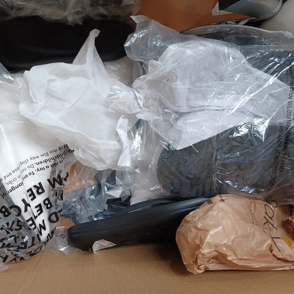 BOX OF APPROXIMATELY 20 ASSORTED PAIRS OF SHOES IN VARIOUS STYLES & SIZES TO INCLUDE M&S, MAIERNISI, NEXT, ETC