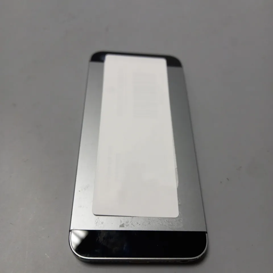 BOXED APPLE IPHONE SE SMARTPHONE 