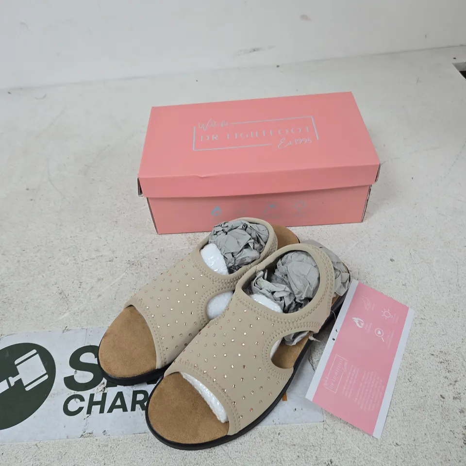 DR LIGHTFOOT WIDE FIT TAUPE SANDALS – UK 7