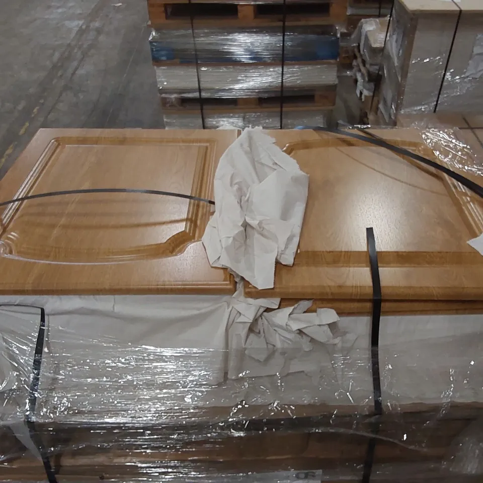 PALLET OF LARGE QUANTITY OF KITCHENS/BEDROOM REPLACEMENT CABINET DOOR/DRAWER/END PANELS IN ASSORTED SIZES