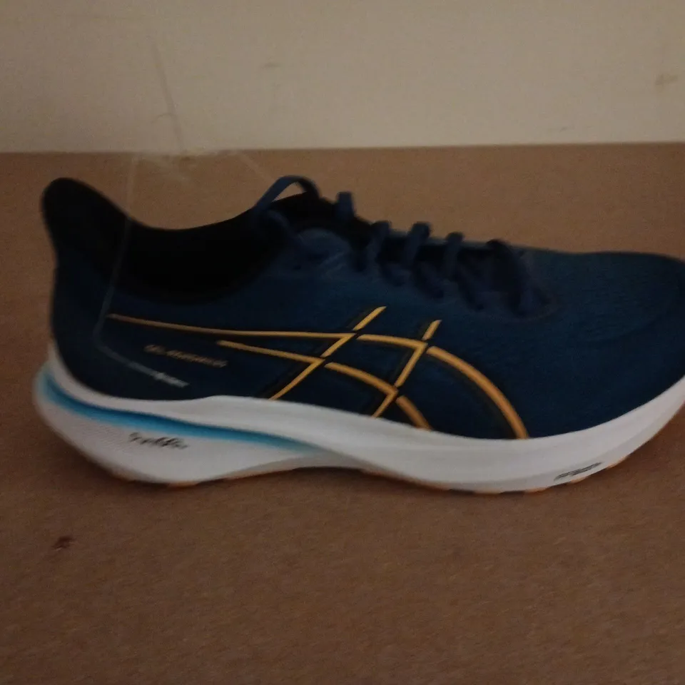 UNBOXED PAIR OF ASICS GEL ROADMILES 3 TRAINERS IN NAVY - UK 10