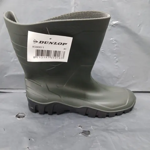 PAIR OF DUNLOP GREEN WELLINGTON BOOTS - 7