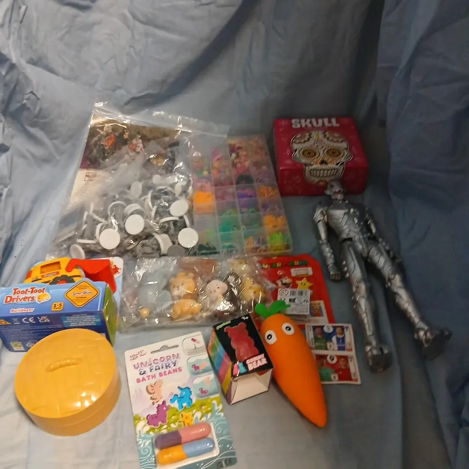 LARGE QUANTITY OF ASSORTED TOYS AND ACCESSORIES TO INCLUDE; UNICORN AND FAIRY BATH BEANS, SUPER MARIO STICKERS, SKULL PLACE, BID, BLUFF, TOOT TOOT DRIVERS AND NOTORIOUS PLAGUED CHARACTERS