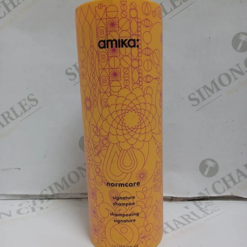 AMIKA NORMCORE SIGNATURE SHAMPOO. 