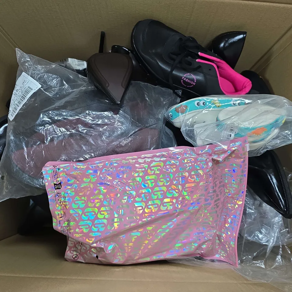 APPROXIMATELY 20 ASSORTED PAIRS OF SHOES AND FOOTWEAR ITEMS IN VARIOUS STYLES AND SIZES TO INCLUDE FASHION, ZARA, CUCCOO, ETC - COLLECTION ONLY