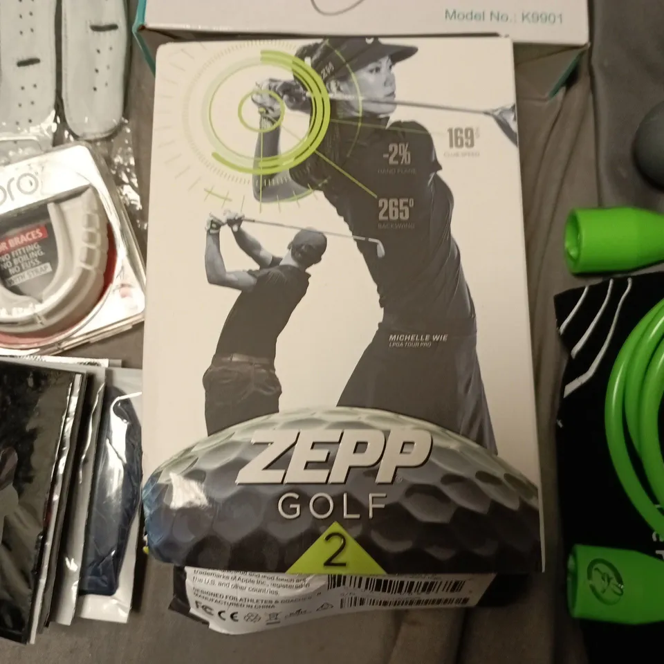 LOT OF 8 ASSORTED SPORTING ITEMS TO INCLUDE SKIPPING ROPES, GUM SHIELD AND ZEPP GOLF 2