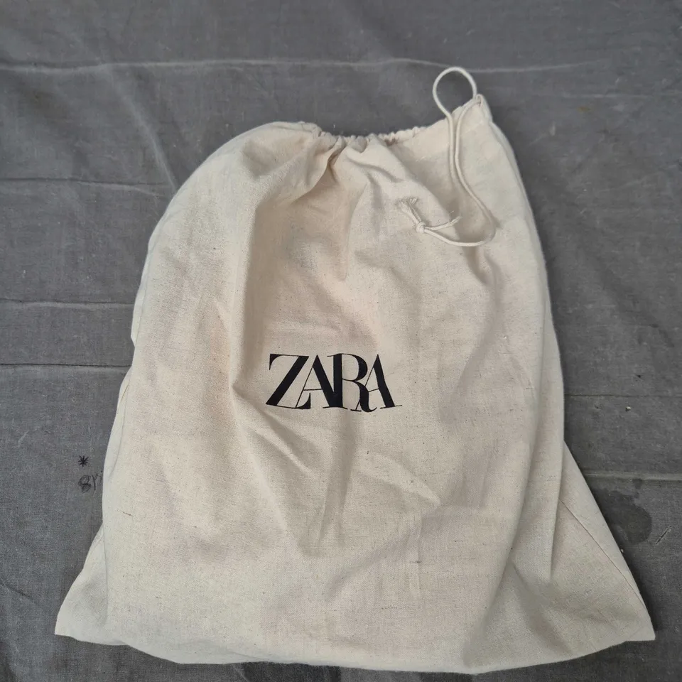 ZARA White Cotton Button-Down Shirt – XL (Made in Morocco)