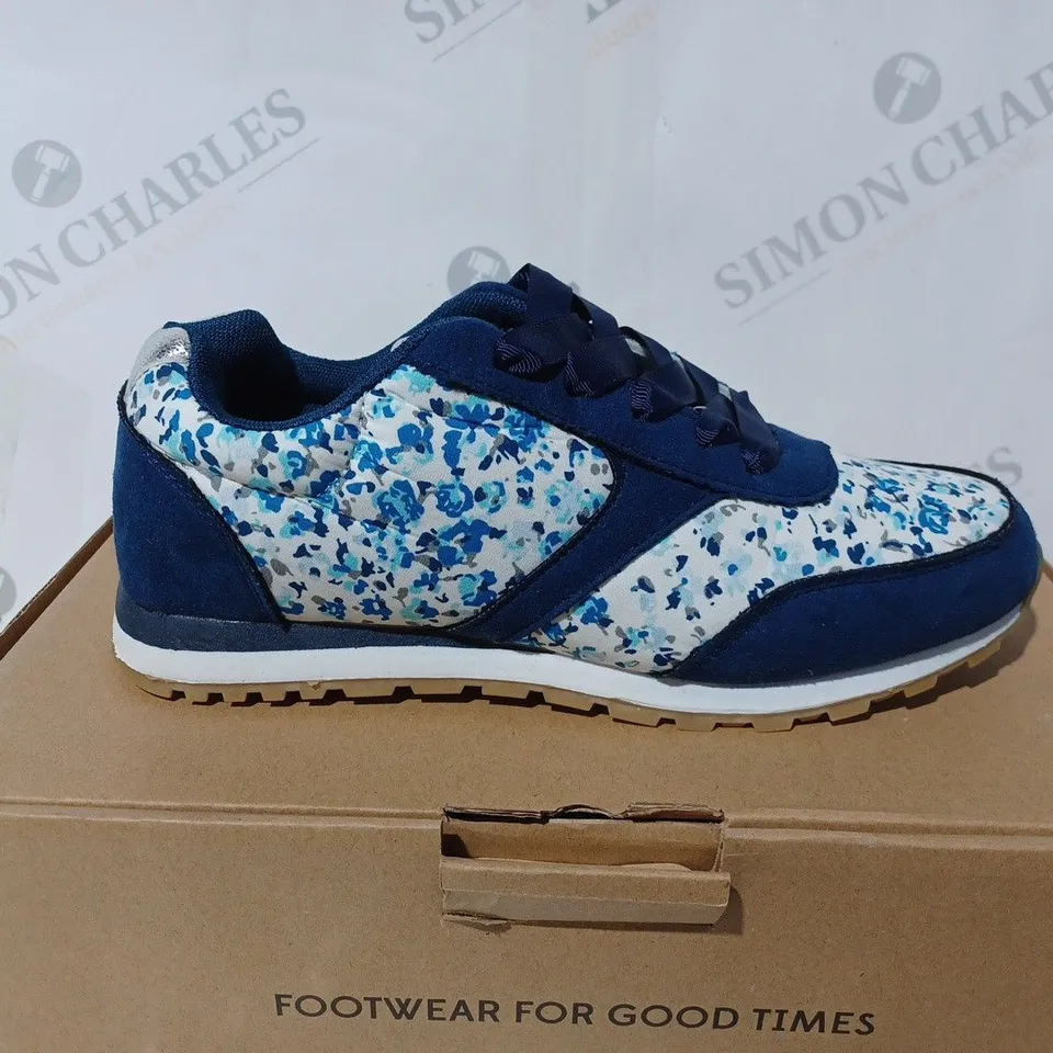 BOXED JOE BROWNS MIDSUMMER TRAINERS- UK 4