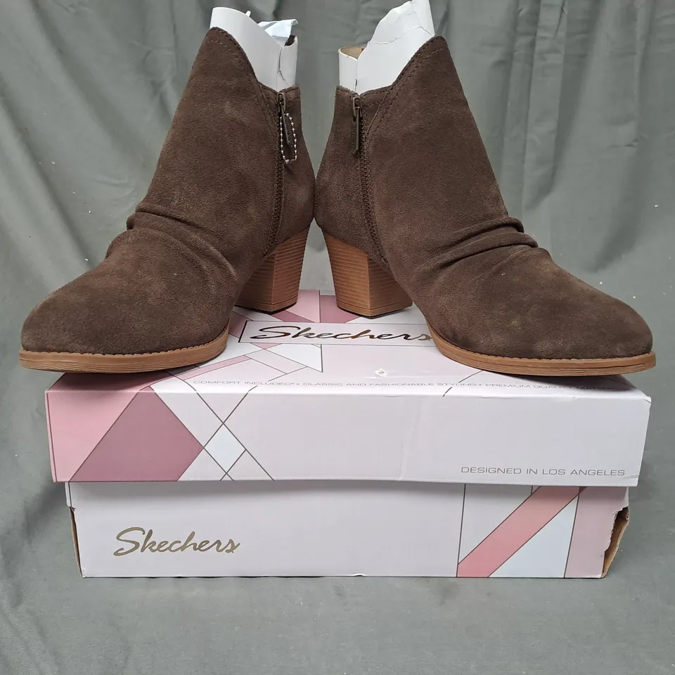 BOXED PAIR OF SKECHERS LADIES WATER RESISTANT SUEDE BROWN BOOTS SIZE 5.5