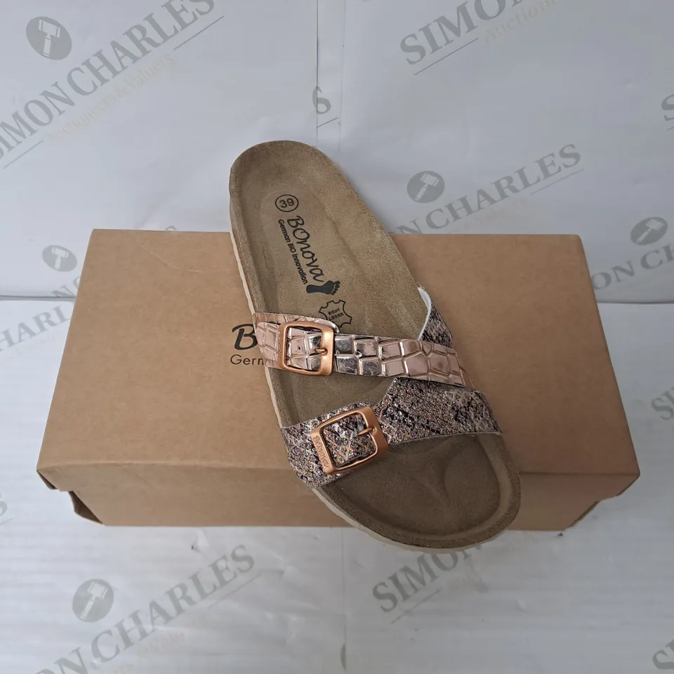 BOXED PAIR OF BONOVA SANDALS IN ROSE GOLD SIZE 6 
