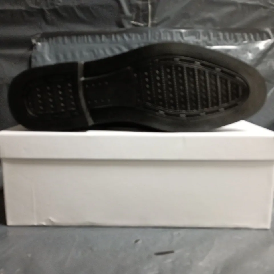 BOXED PAIR OF CONZURI HAMPTONS SHOES IN BROWN SIZE EU 44