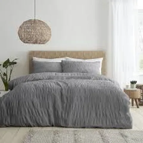 CATHERINE LANSFIELD KING SIZE DUVET SET SEERSUCKER 