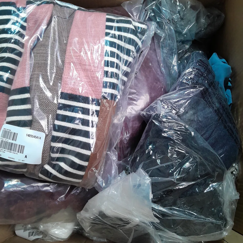 BOX OF APPROX 15 ASSORTED CLOTHING ITEMS TO INCLUD - FRANK USHER - D&CO - WYNNE LAYERS ECT