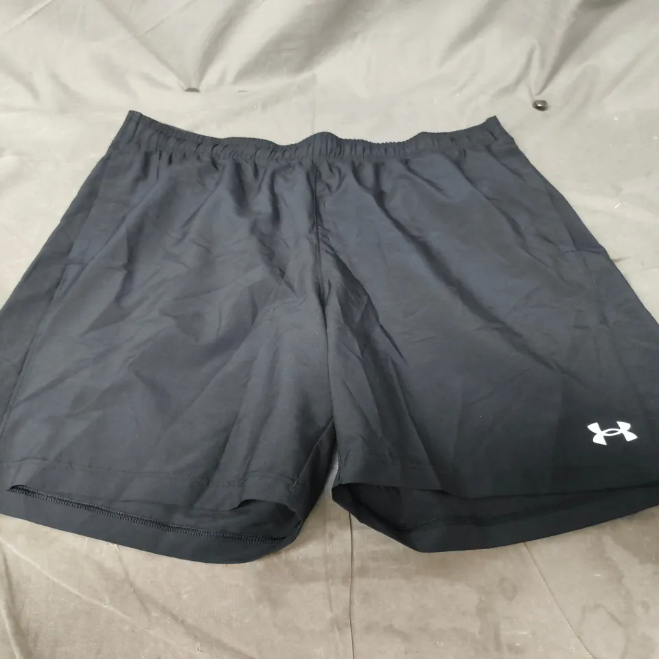 UNDER ARMOUR CASUAL SHORTS - SIZE 2XL