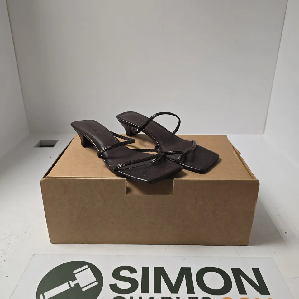 BOXED PAIR OF TOPSHOP STRAPPY KITTEN HEEL MULE SHOES SIZE UK 4