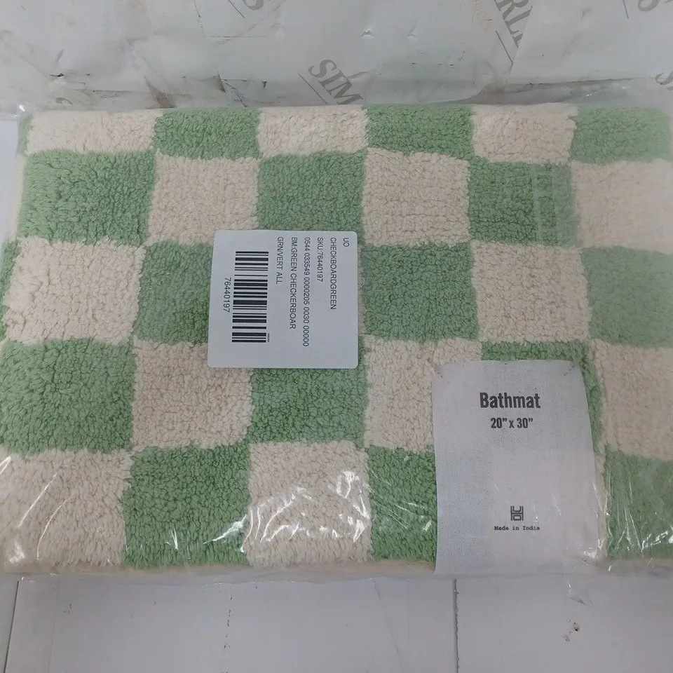 UO GREEN CHECKERBOARD BATHMAT (20"x30")