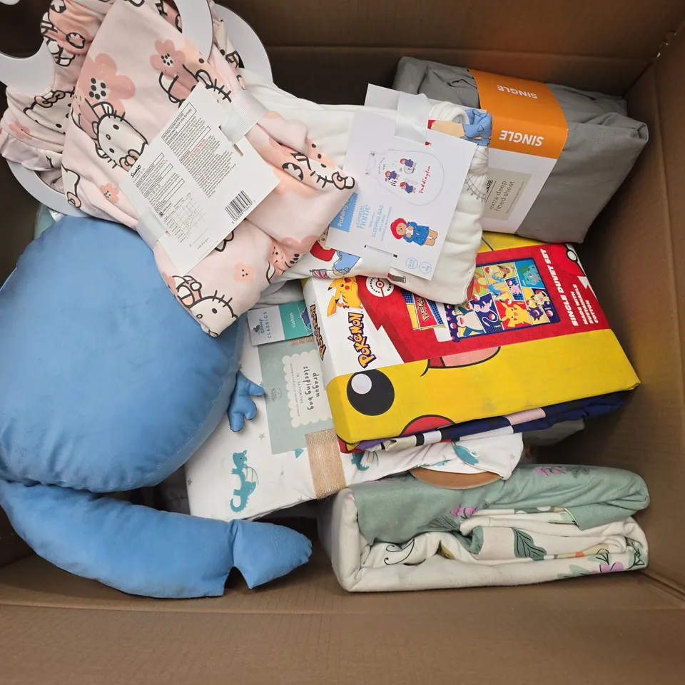 APPROXIMATELY 25 ASSORTED ITEMS TO INCLUDE STITCH CUSHION, FITTED SHEETS, EASY CARE DUVET SETS, ETC