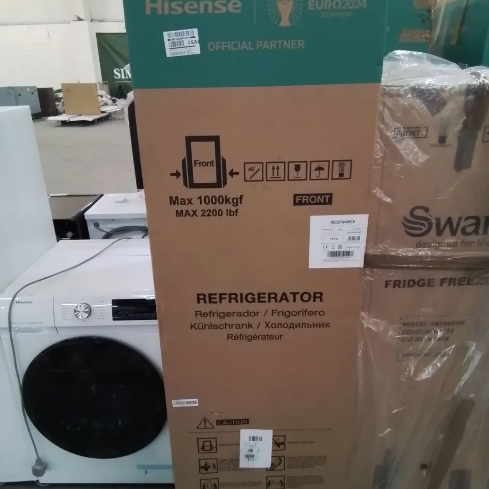 BOXED HISENSE RB327N4WCE 50/50 FRIDGE FREEZER - SILVER 