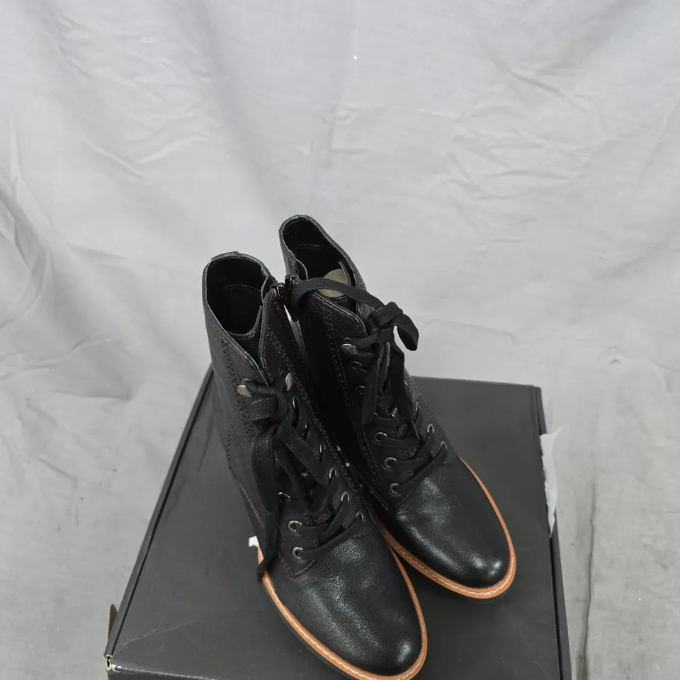NATURALISER BLACK LEATHER LACE-UP BOOTS – PAIR UK 3