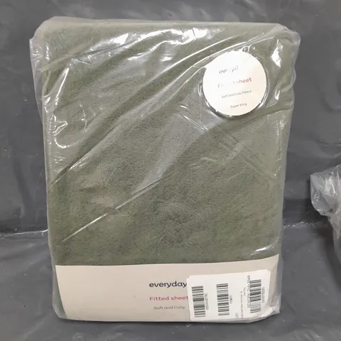 EVERYDAY TEDDY FLEECE FITTED SHEET IN GREEN