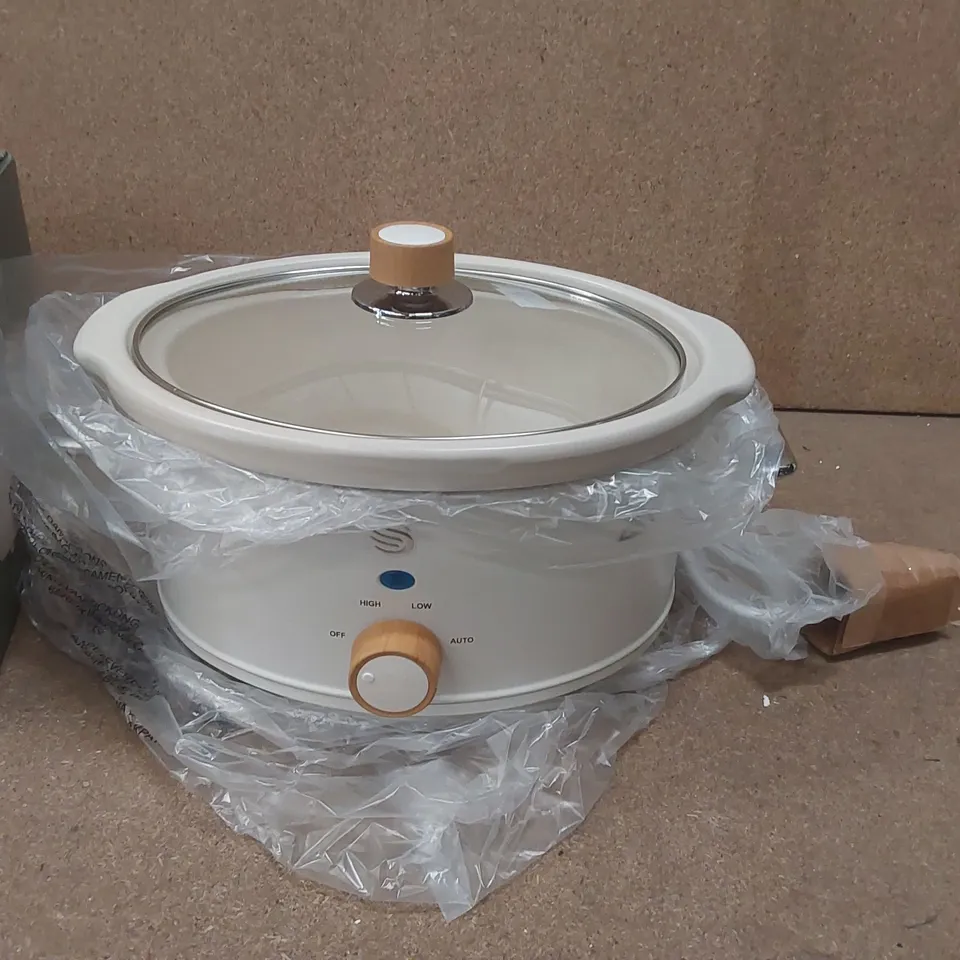 BOXED SWAN 3.5L SLOW COOKER 