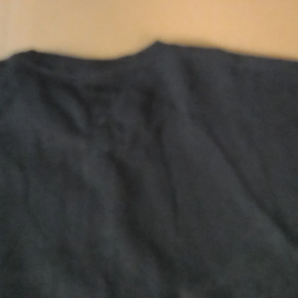 GYMSHARK BLACK T-SHIRT - M