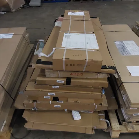 PALLET TO CONTAIN A LARGE QUANTITY OF BATH/SHOWER PANELS. CONDITIONS, SIZES AND MODELS MAY VARY