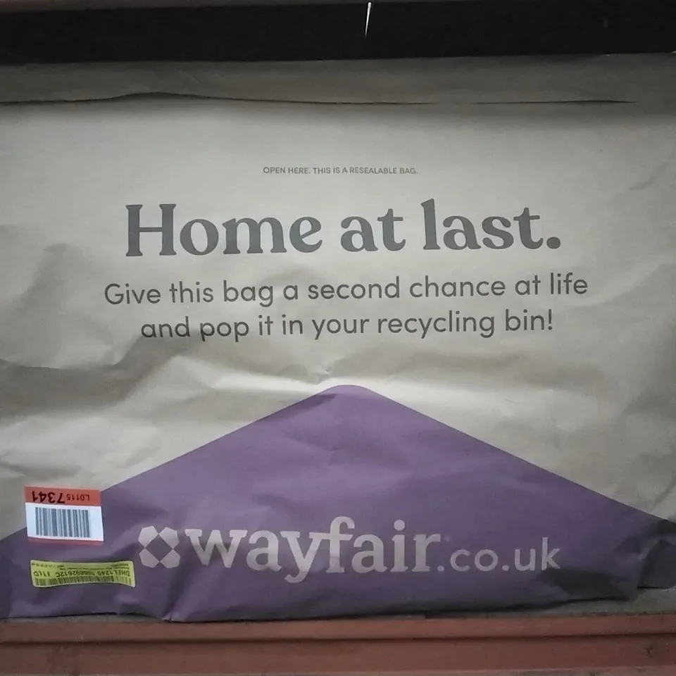 BAGGED BROADWATER MINI CHRISTMAS TREE IN HESSIAN BAG