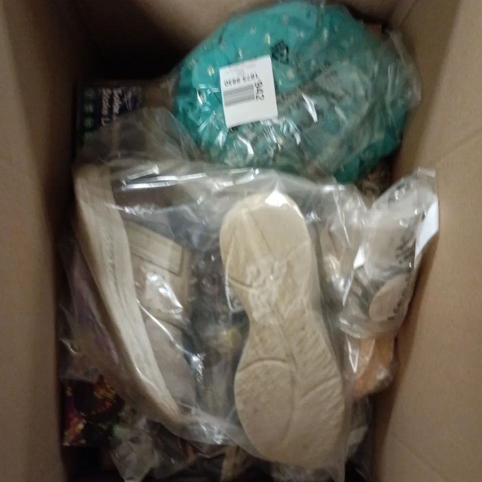 LARGE QUANTITY OF ASSORTED ITEMS TO INCLUDE GARDEN FAIRY LIGHTS, REVLON FOUNDATION, EARRINGS, ETC - COLLECTION ONLY