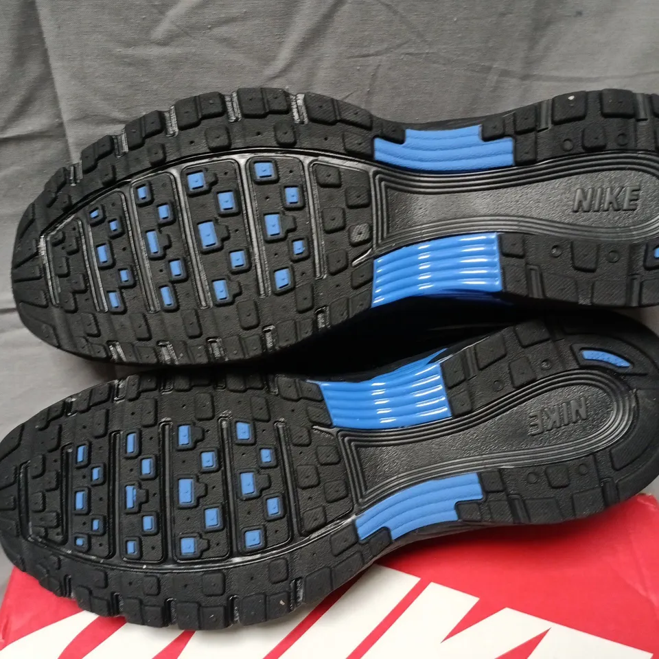 NIKE P-6000 TRAINERS IN ROYAL/BLACK/DARK GREY - UK 10