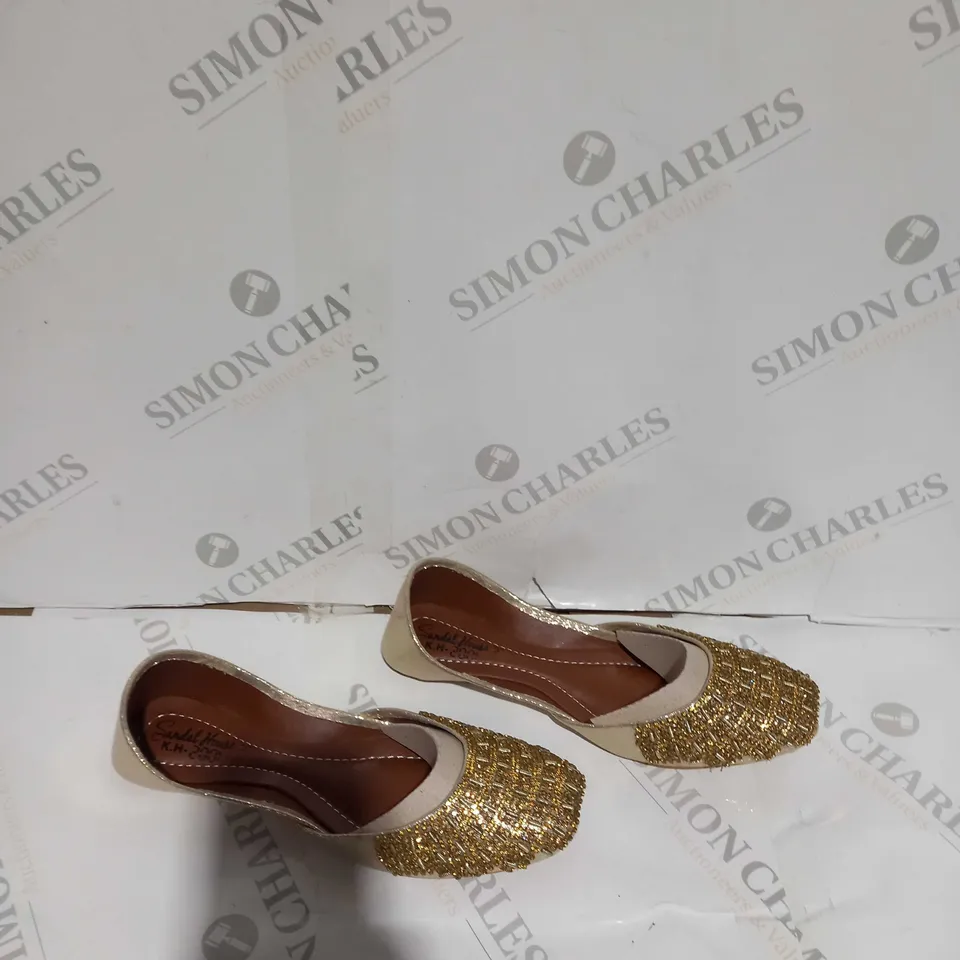 BOXED PAIR OF GOLDEN SANDALS SIZE 4