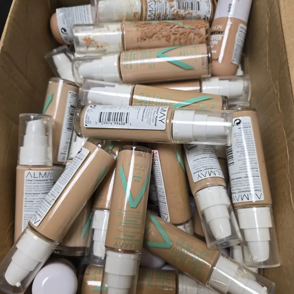 BOX OF APPROXIMATELY 30 ASSORTED ITEMS TO INCLUDE - REVLON COLORSTAY LIGHT COVER FOUNDATION 240 MEDIUM , ALMAY CLEAN COMPLEXION MAKEUP 