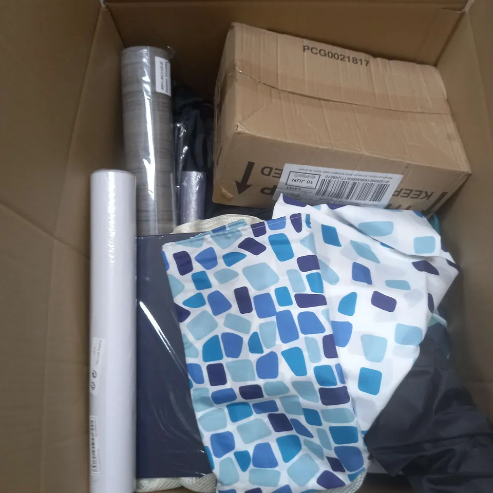 BOX OF APROXIMATELY 15 ASSORTED HOUSEHOLD ITEMS TOO INCLUDE WALLPAPER , COFFEE MAKERS , DOG BOWLS , ETC 