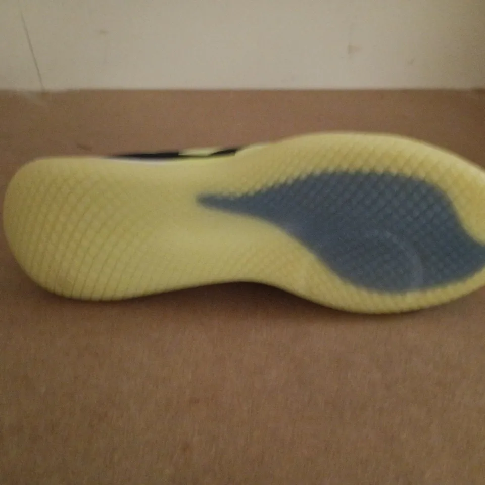 UNBOXED PAIR OF ADIDAS PRIMEBLUE ADIZERO TRAINERS IN BLUE/GREEN - UK 9.5