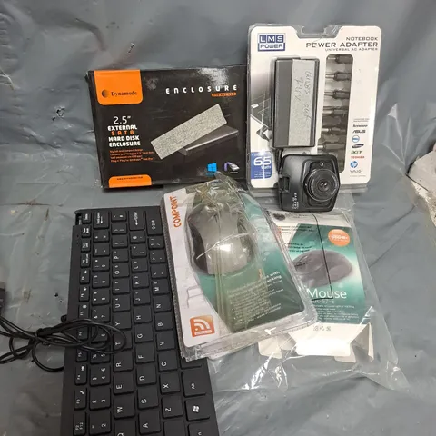 APPROXIMATELY 20 ASSORTED ELECTRICAL ITEMS TO INCLUDE WIRED MOUSE, HARD DISK ENCLOSURE, WIRED KEYBOARD, ETC - COLLECTION ONLY