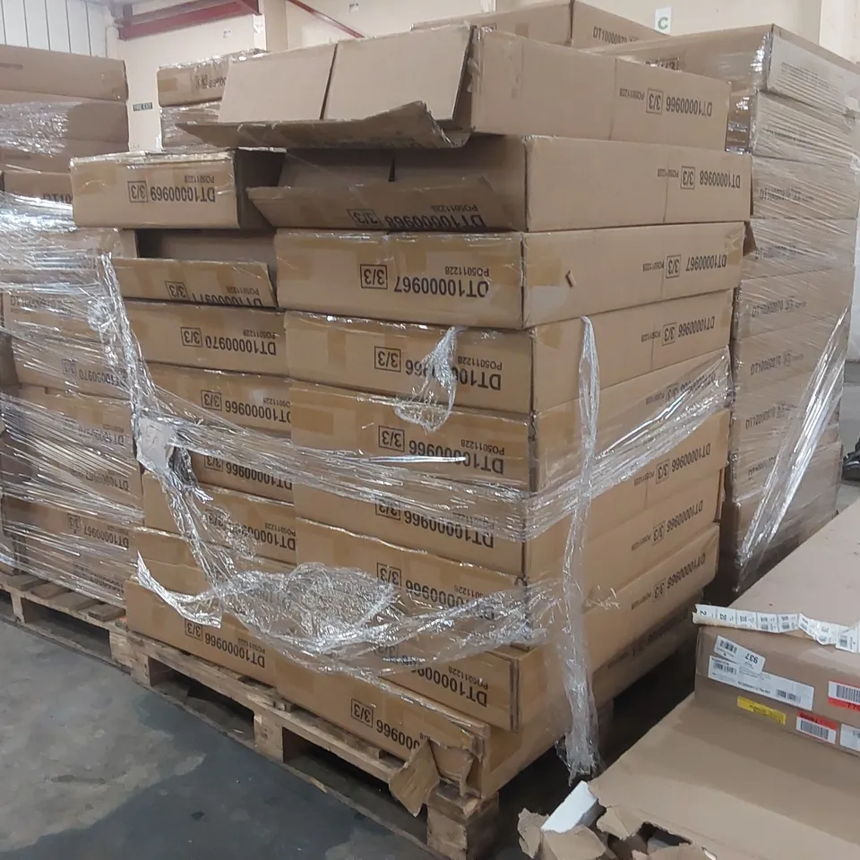 PALLET CONTAINING A LARGE QUANTITY OF DINING TABLE PARTS