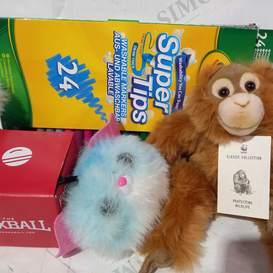 BOX OF APPROXIMATELY 10 ASSORTED TOYS AND GAMES TO INCLUDE CRAYOLA SUPER TIPS, THE BOXBALL, CLASSIC COLLECTION MONKEY SOFT TOY, ETC