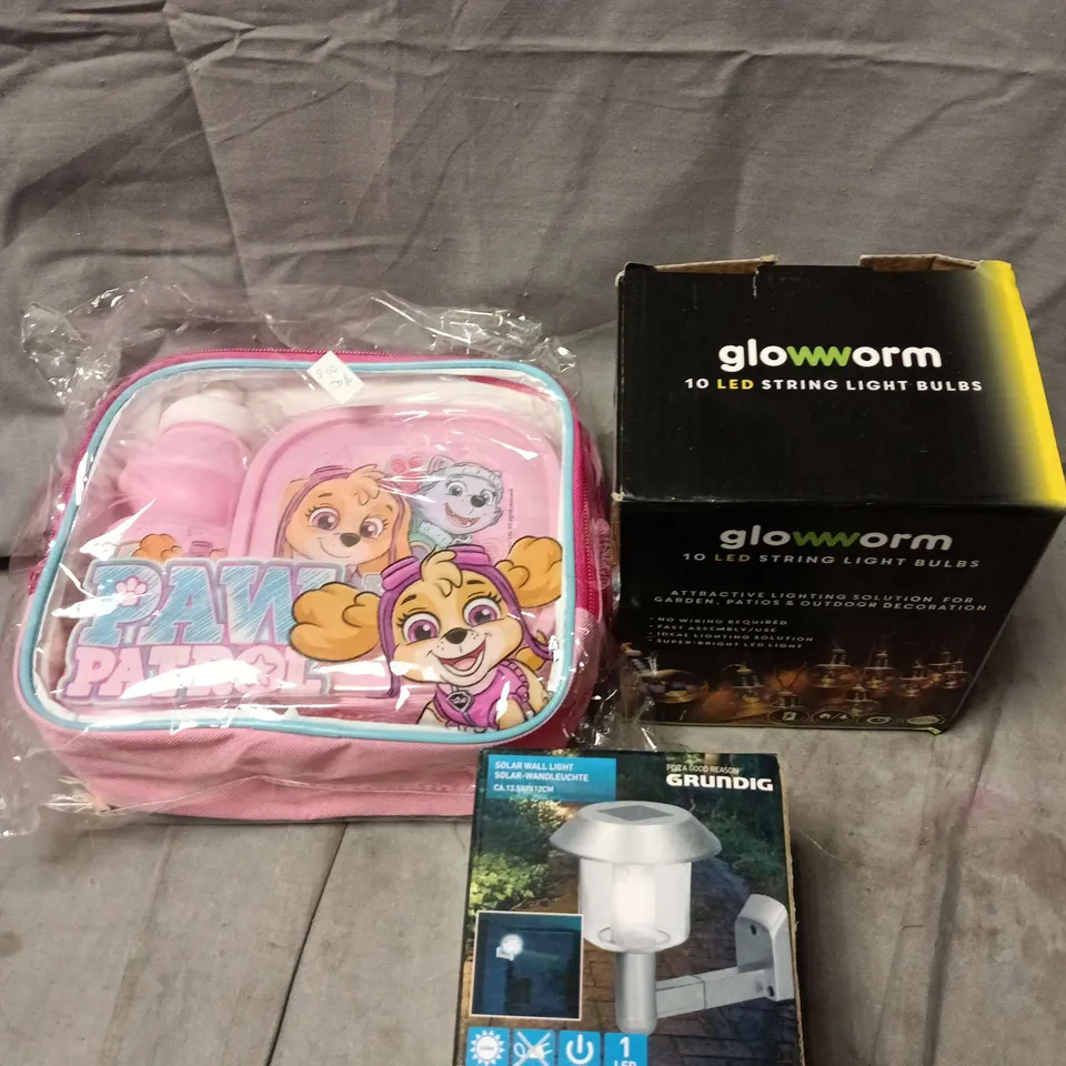 APPROXIMATELY 15 ASSORTED HOUSEHOLD PRODUCTS TO INCLUDE LED STRING LIGHTS, LUNCH PACK, WALL LIGHT ETC 