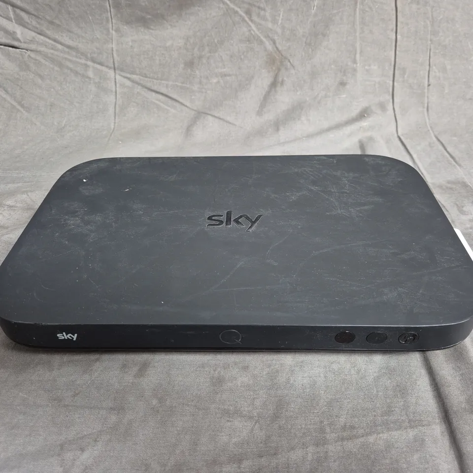 SKY Q TV BOX IN BLACK