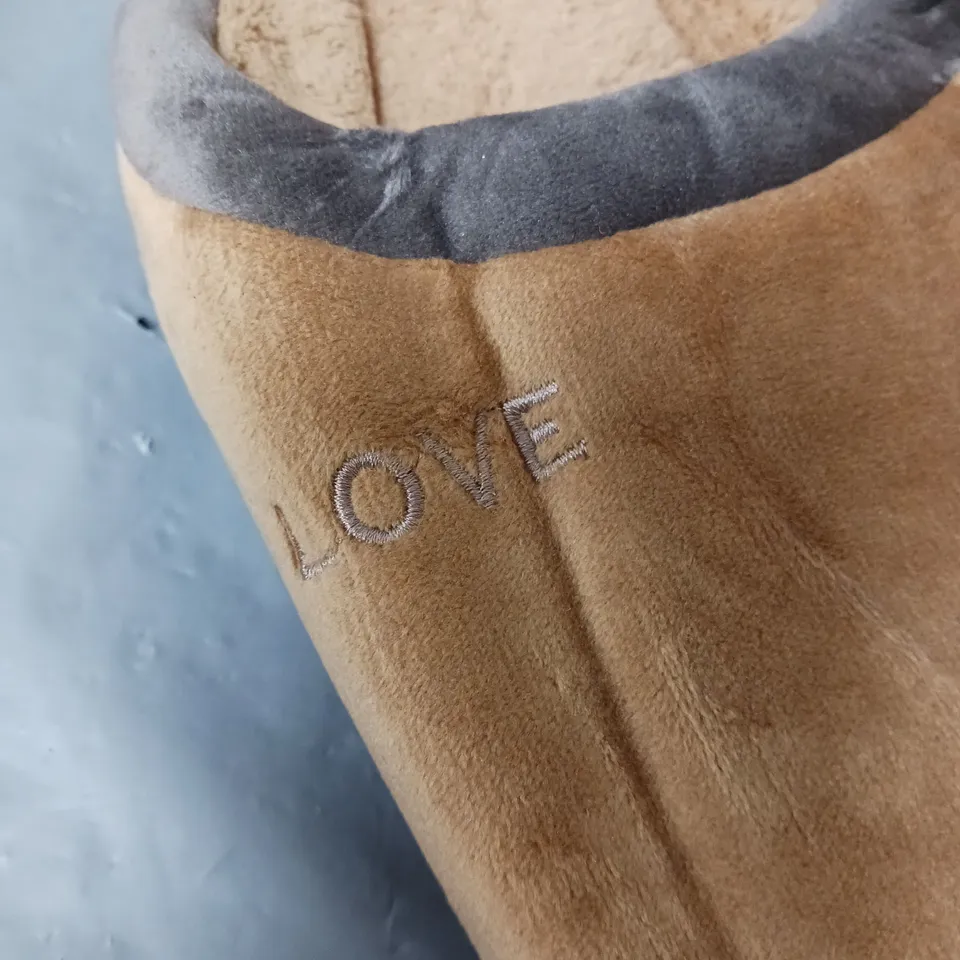 APPROXIMATELY 30 EMBROIDED 'LOVE' SLIPPERS IN VARIOUS COLOURS AND SIZES