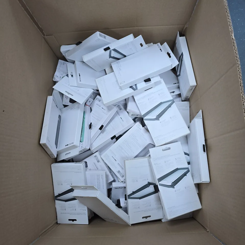 BOX OF APPROXIMATELY 150 ASSORTED PHONE CASES AND SCREEN PROTECTORS TO INCLUDE: VARIOUS TECH 21 ITEMS 
