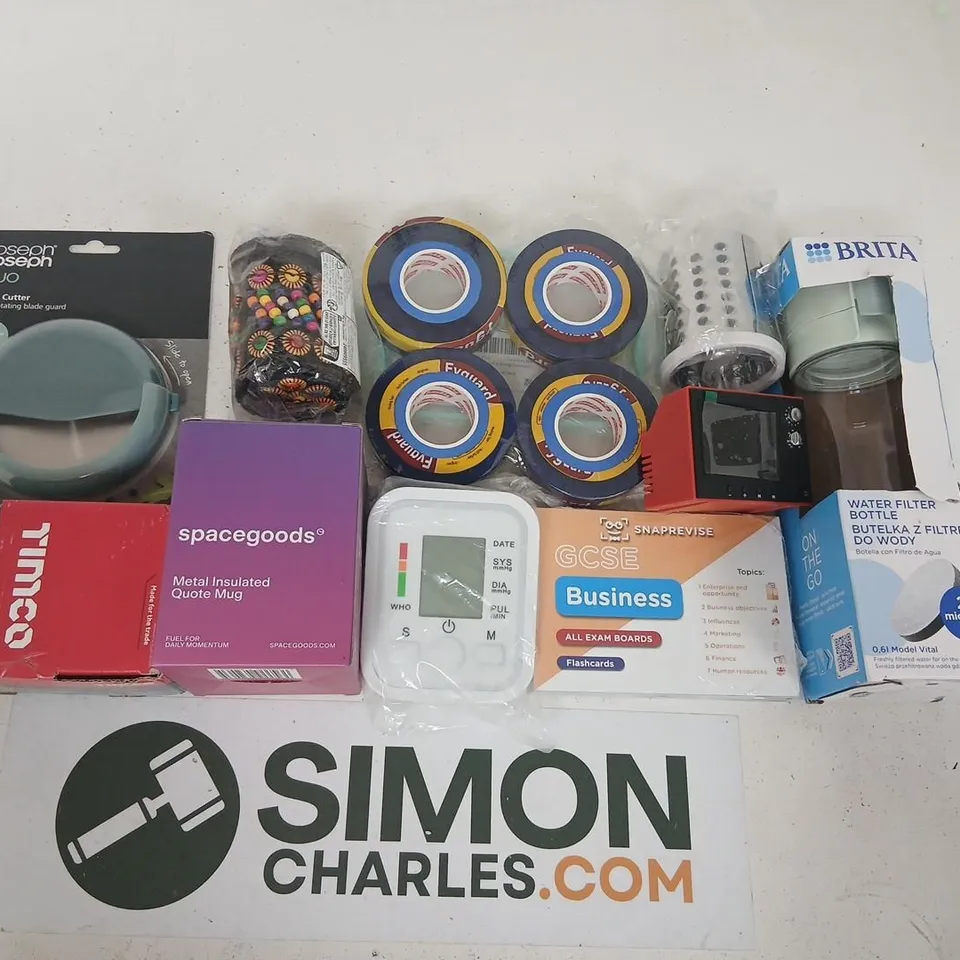 JOSEPH JOSEPH DUO PIZZA CUTTER (BOXED) + ASSORTED KITCHEN ITEMS & GCSE BUSINESS FLASHCARDS – MIXED LOT